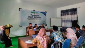 WORKSHOP REVIEW KURIKULUM PROGRAM STUDI HUKUM EKONOMI SYARIAH DAN HUKUM KELUARGA SEKOLAH TINGGI ILMU SYARIAH HAJI ABDUL RASYID LOMBOK TENGAH